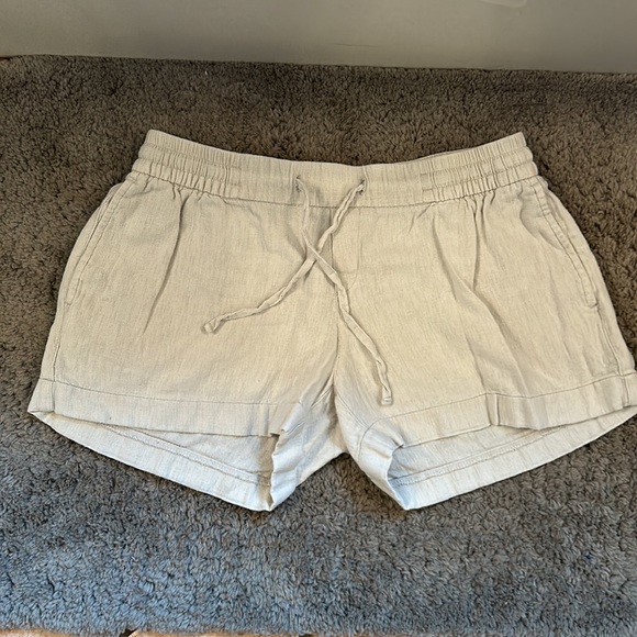 Bundle of J Crew and Old Navy shorts- size small - Picture 4 of 6